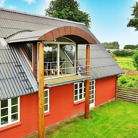 Feriehus Five-bedroom Holiday In *