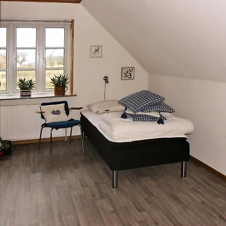 Ferienhaus Five-bedroom Holiday In Broager