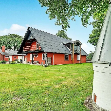 Ferienhaus Five-bedroom Holiday In