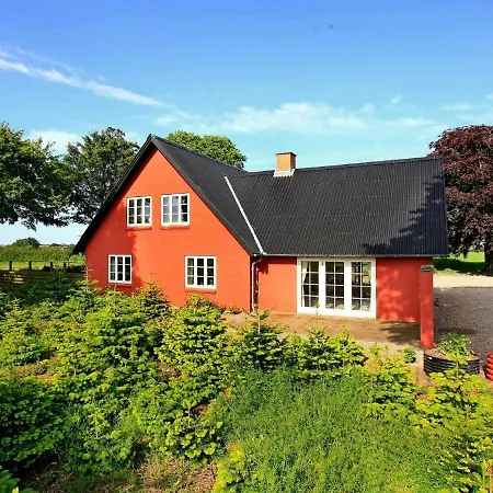 Five-bedroom Holiday In Ferienhaus *